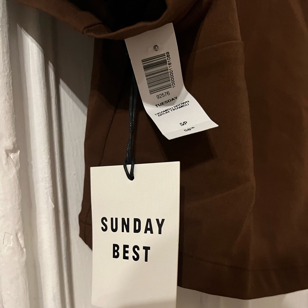 Aritzia Sunday Best brown collared crop